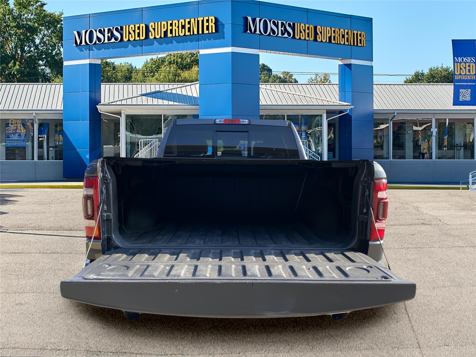 2022 RAM 1500 Laramie Crew Cab 4x4 5'7" Box