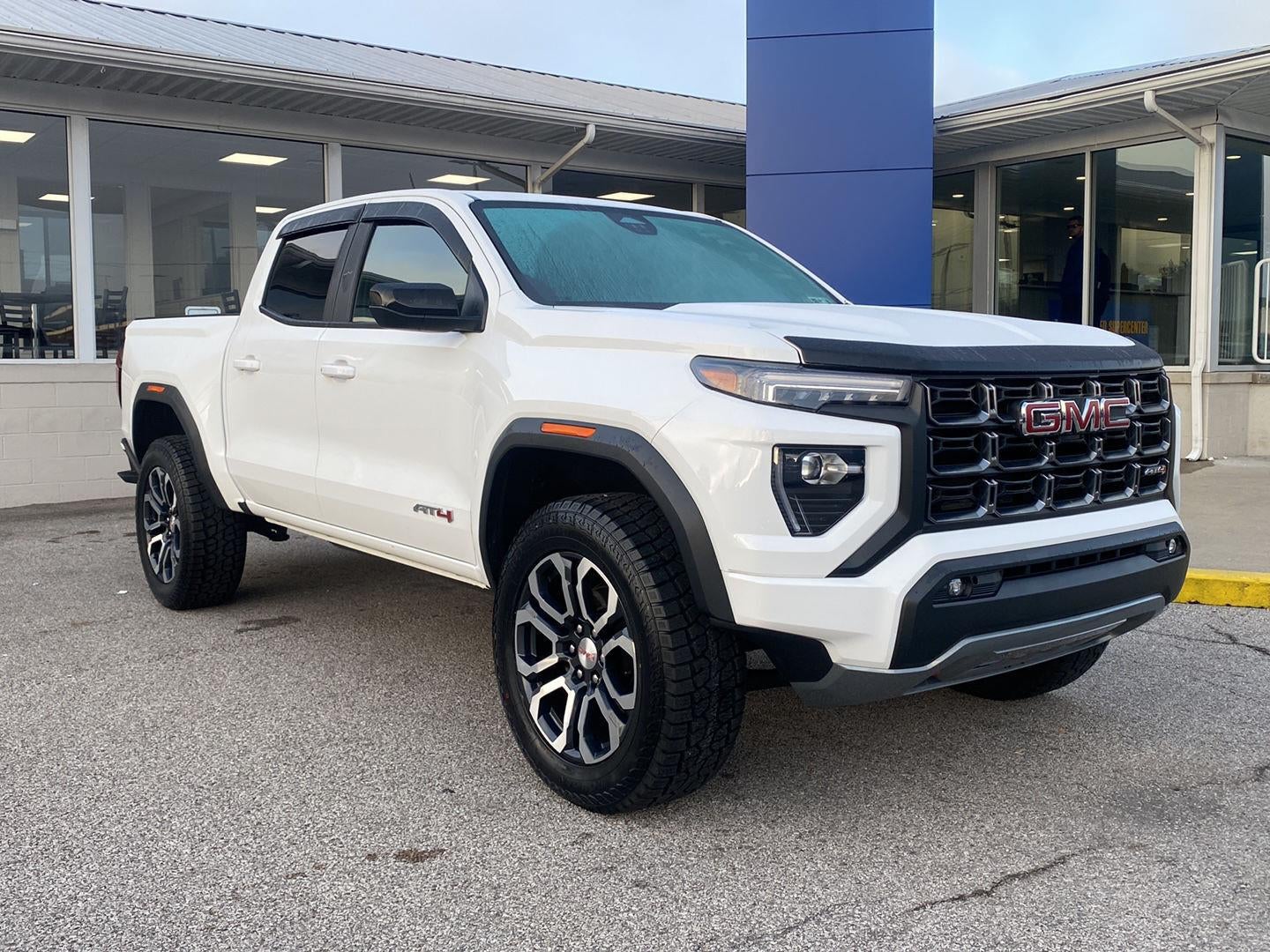 2023 GMC Canyon 4WD AT4