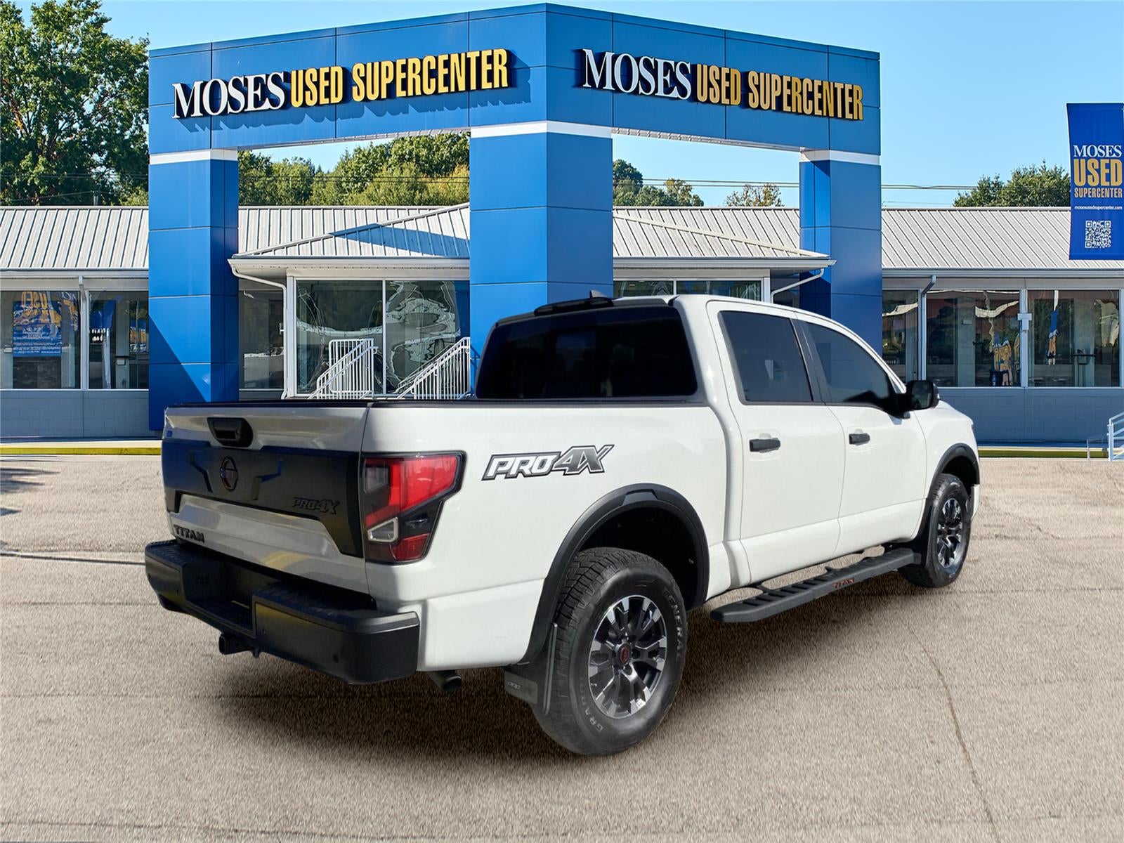 2023 Nissan TITAN Crew Cab PRO-4X 4x4