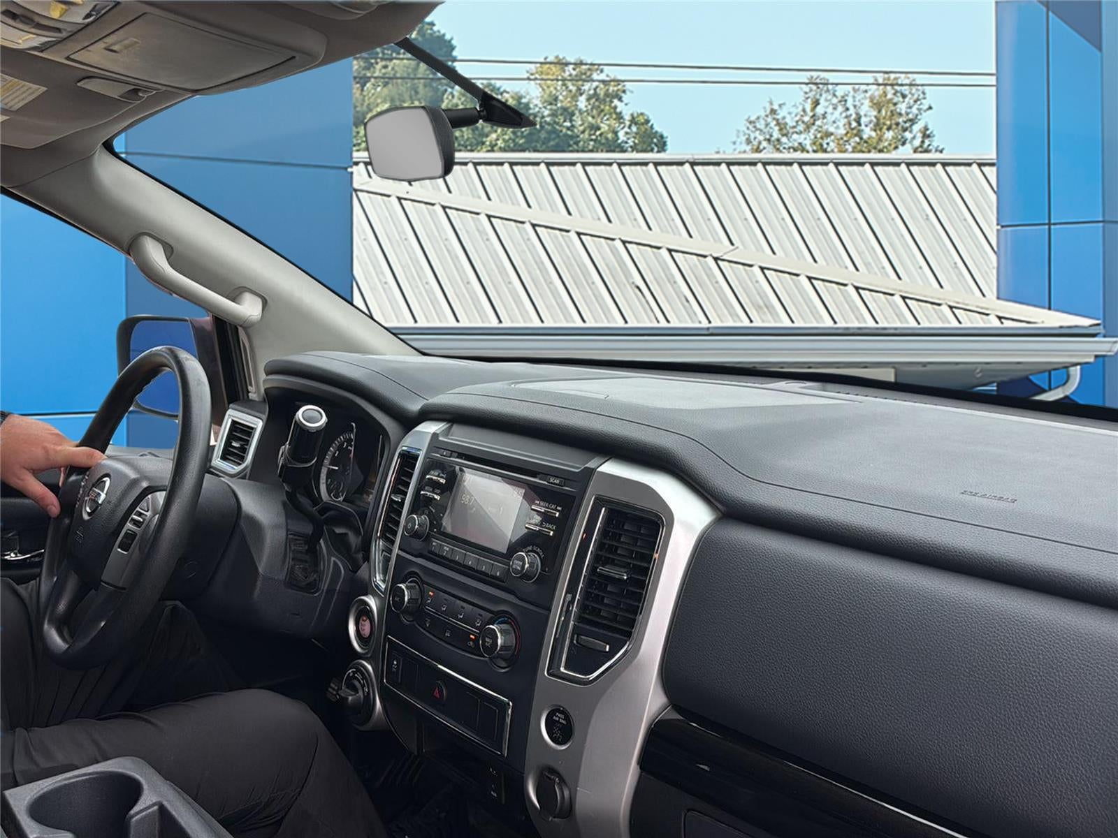 2018 Nissan TITAN SV