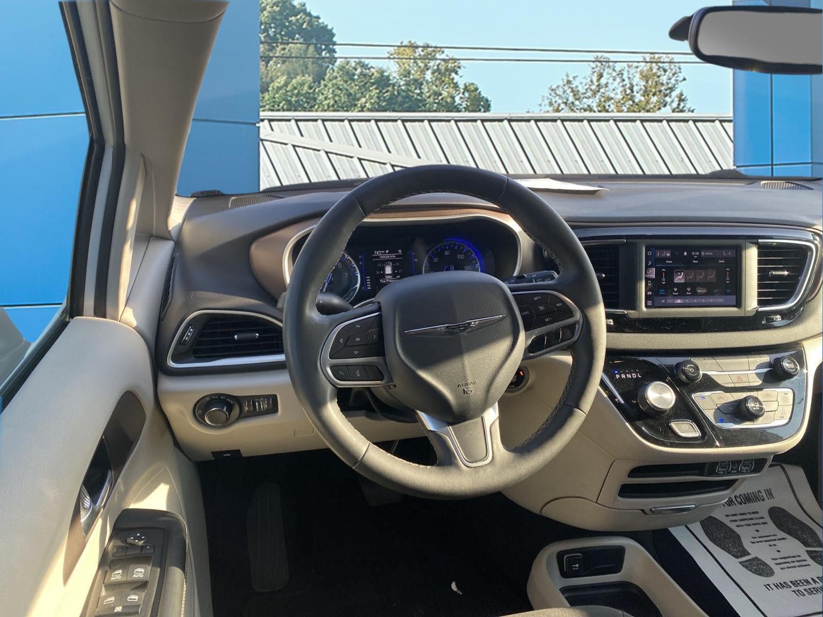 2024 Chrysler Voyager LX