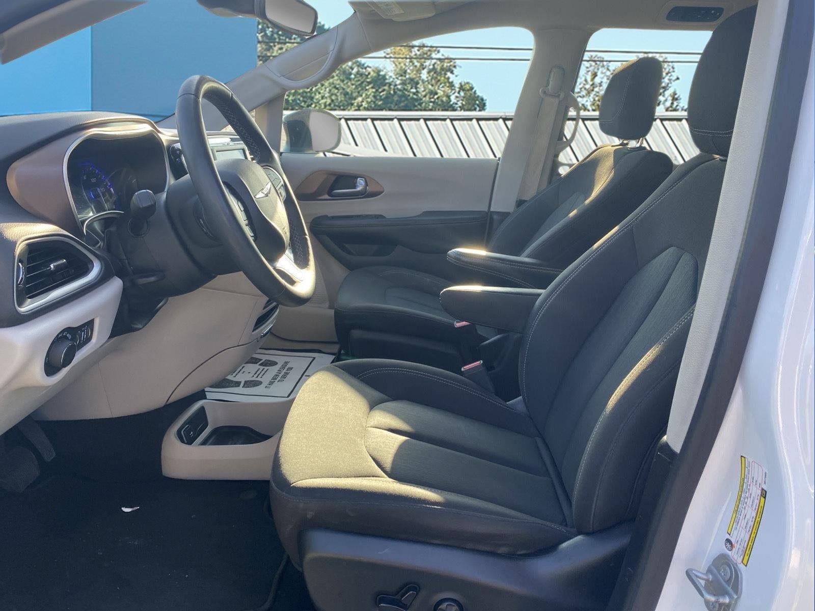 2024 Chrysler Voyager LX