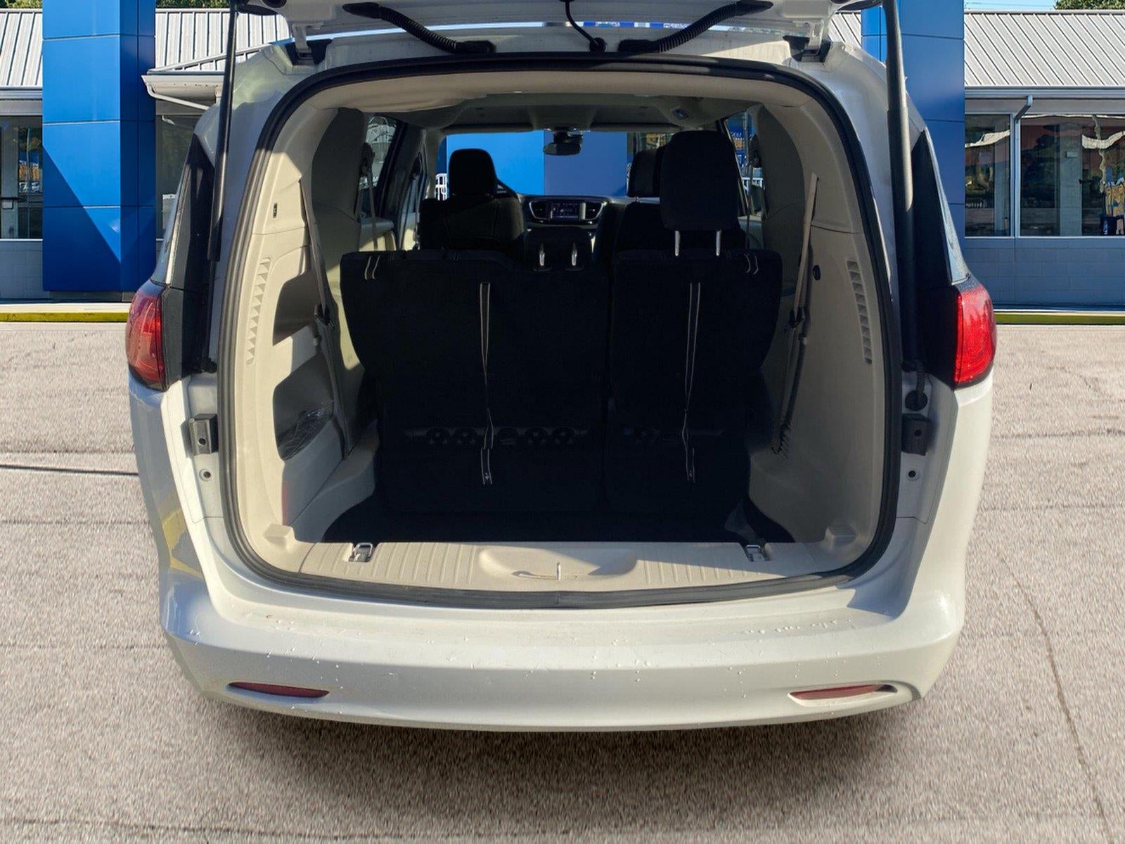 2024 Chrysler Voyager LX