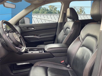 2023 Nissan Pathfinder SL 4WD