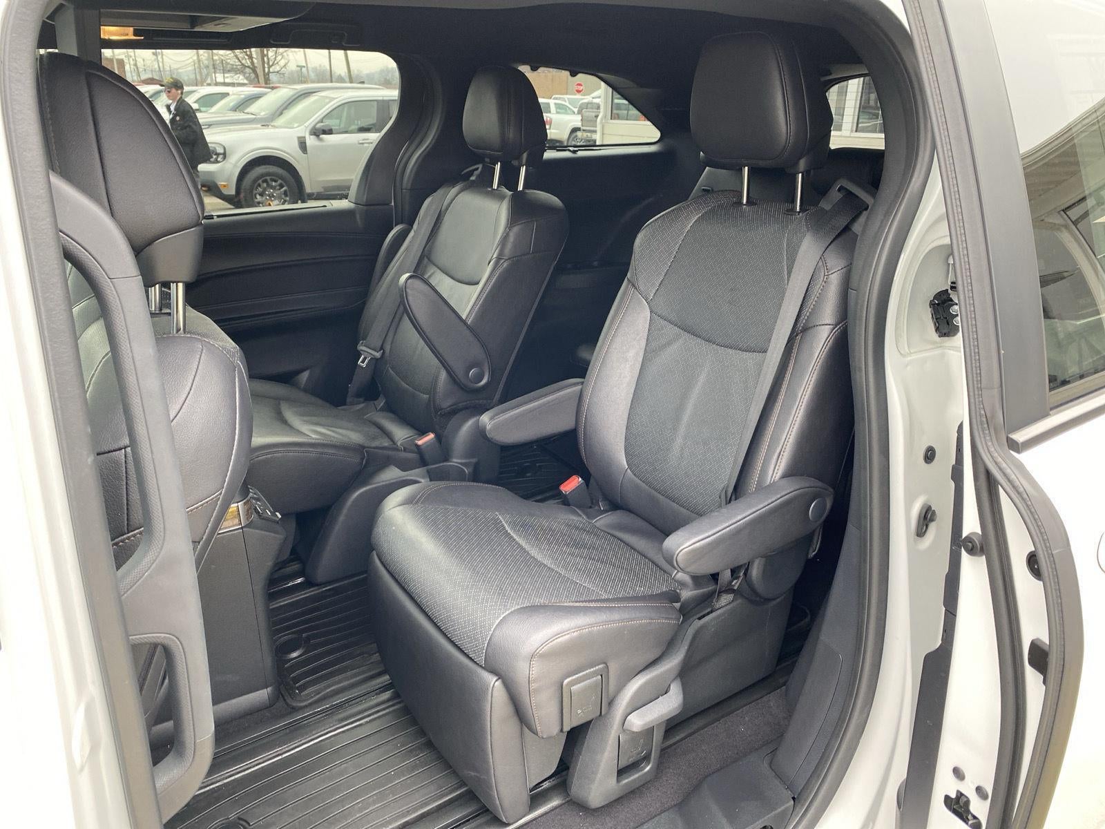 2025 Toyota Sienna Platinum