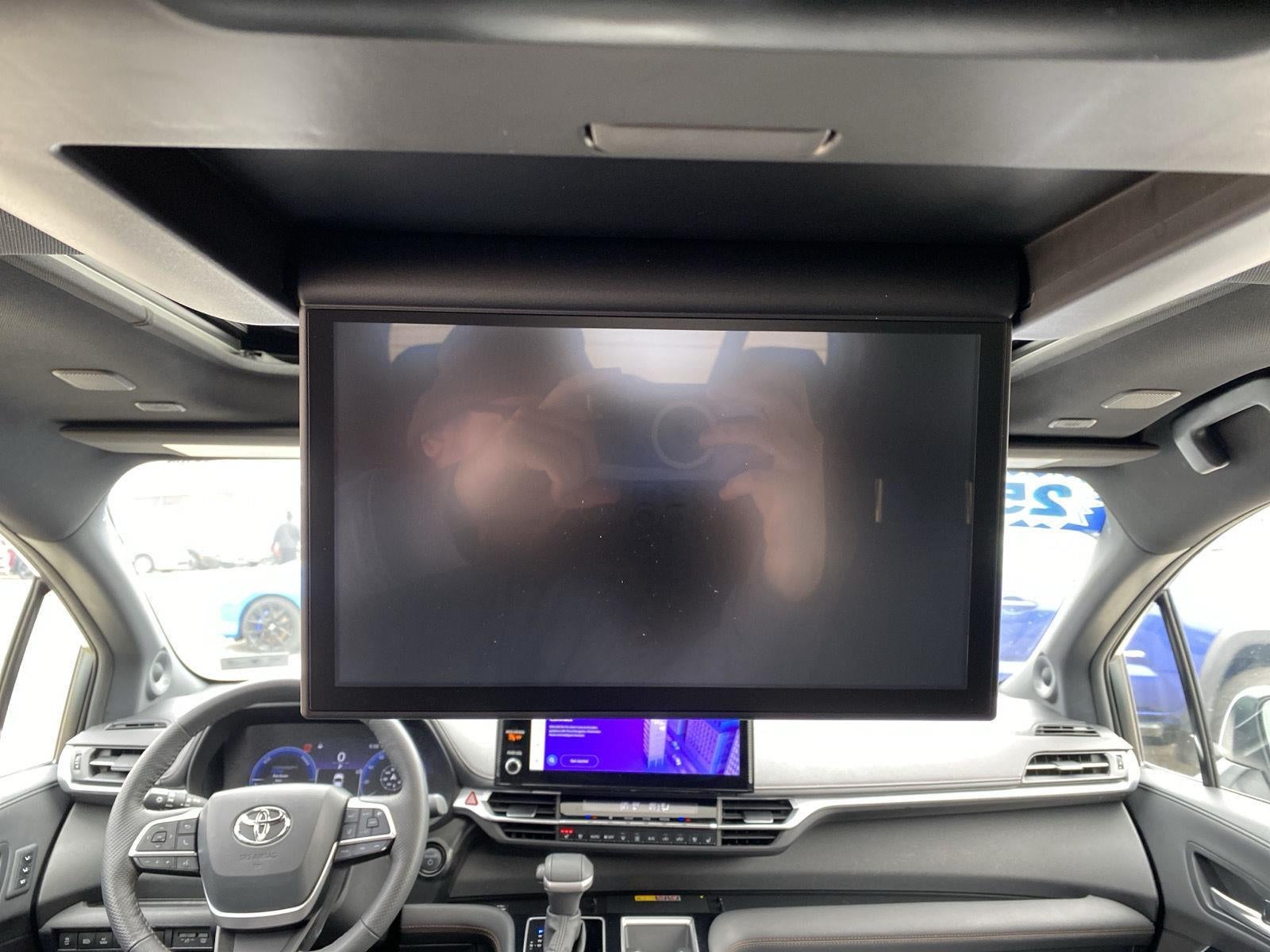 2025 Toyota Sienna Platinum