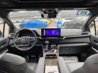 2025 Toyota Sienna Platinum