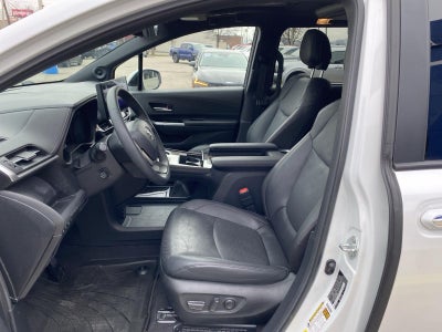 2025 Toyota Sienna Platinum