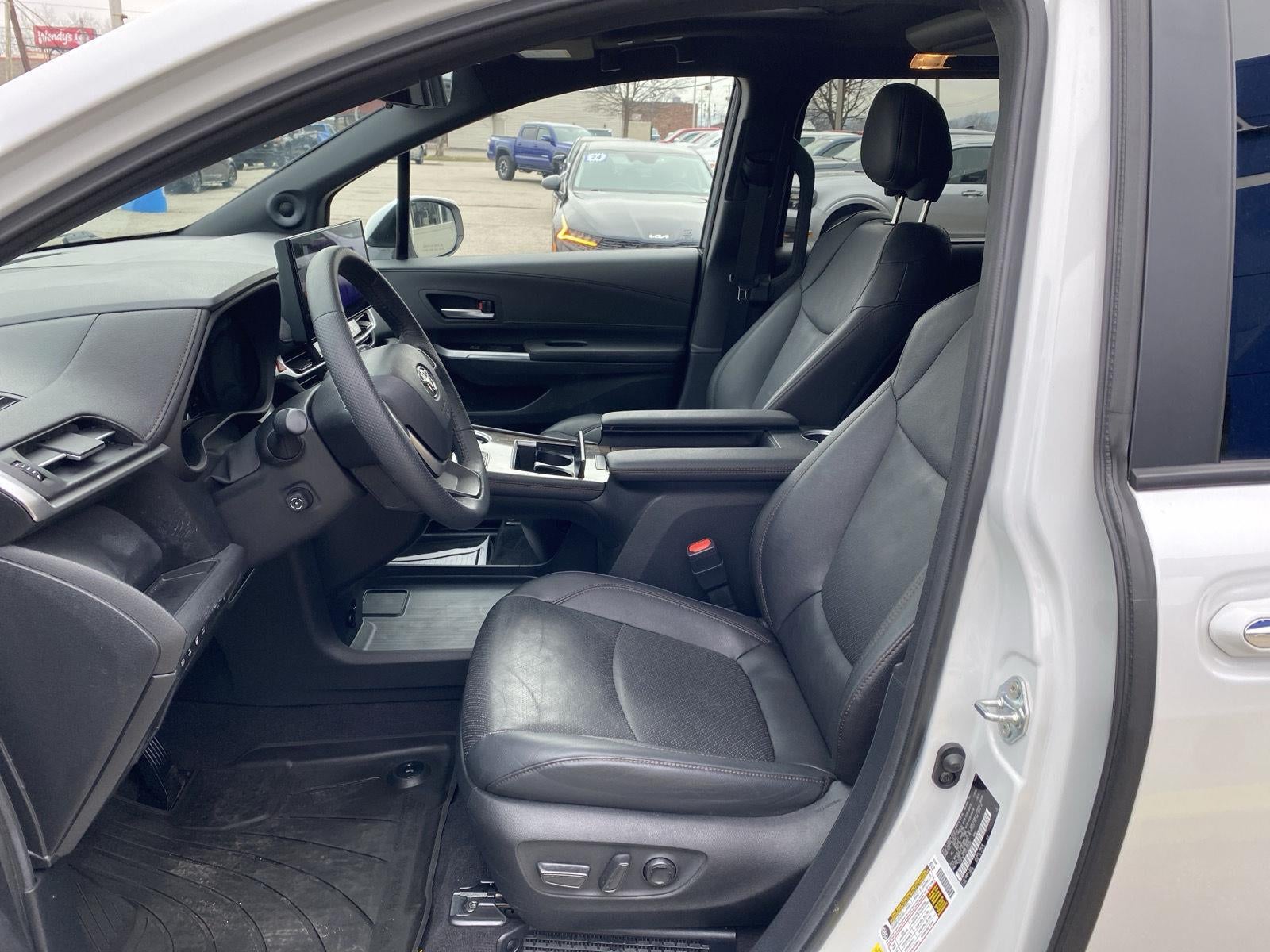 2025 Toyota Sienna Platinum