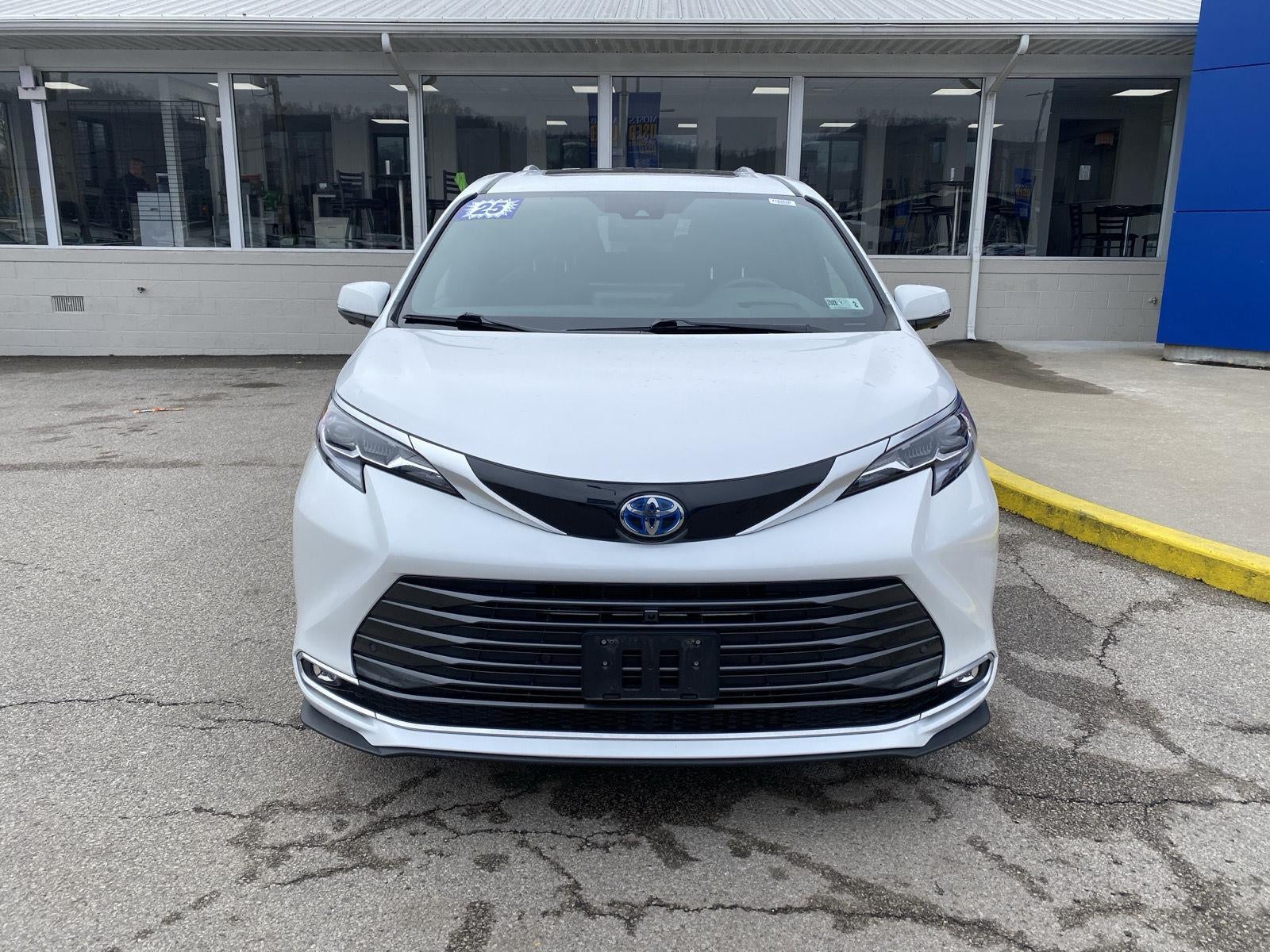 2025 Toyota Sienna Platinum