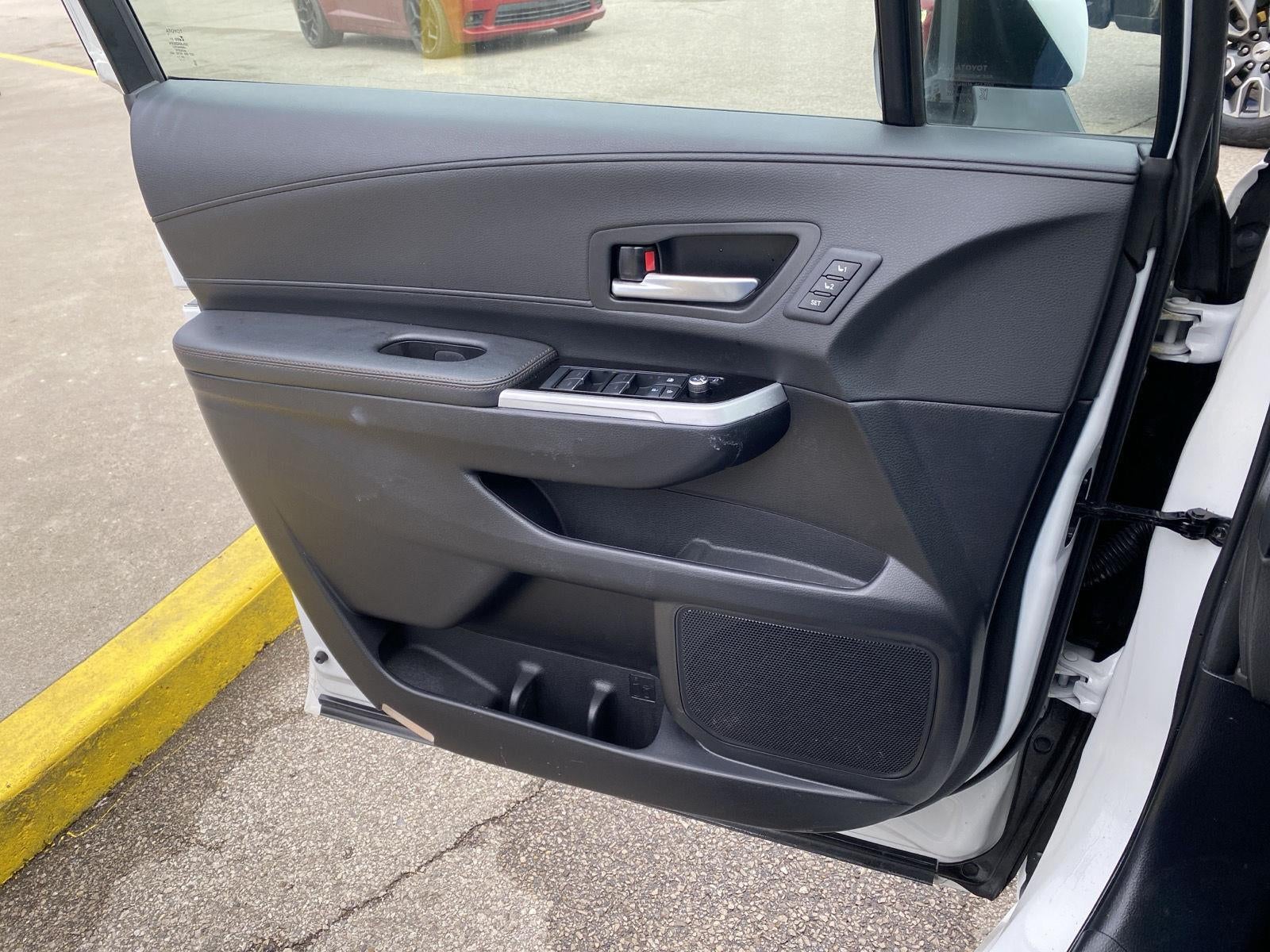 2025 Toyota Sienna Platinum