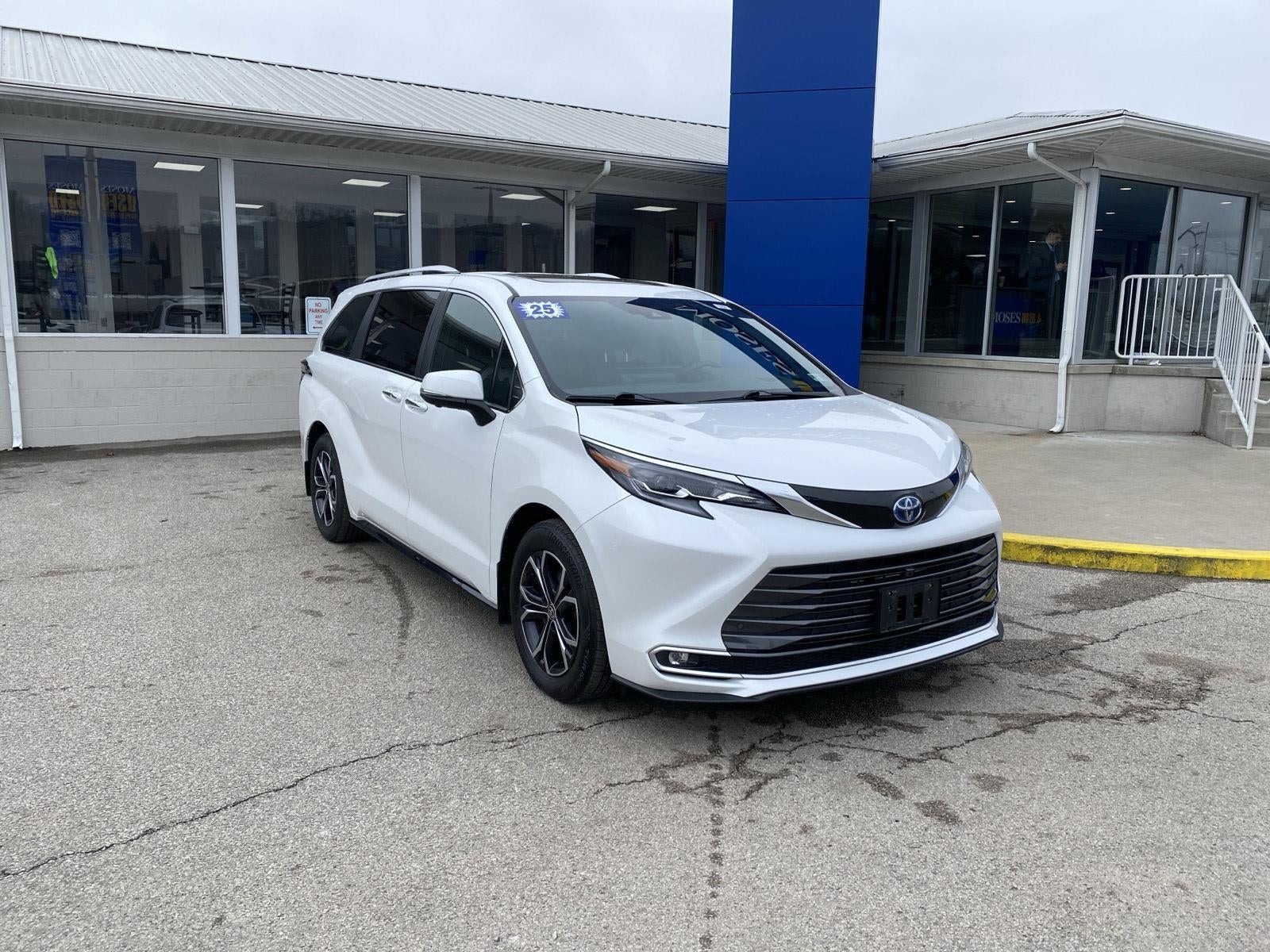 2025 Toyota Sienna Platinum