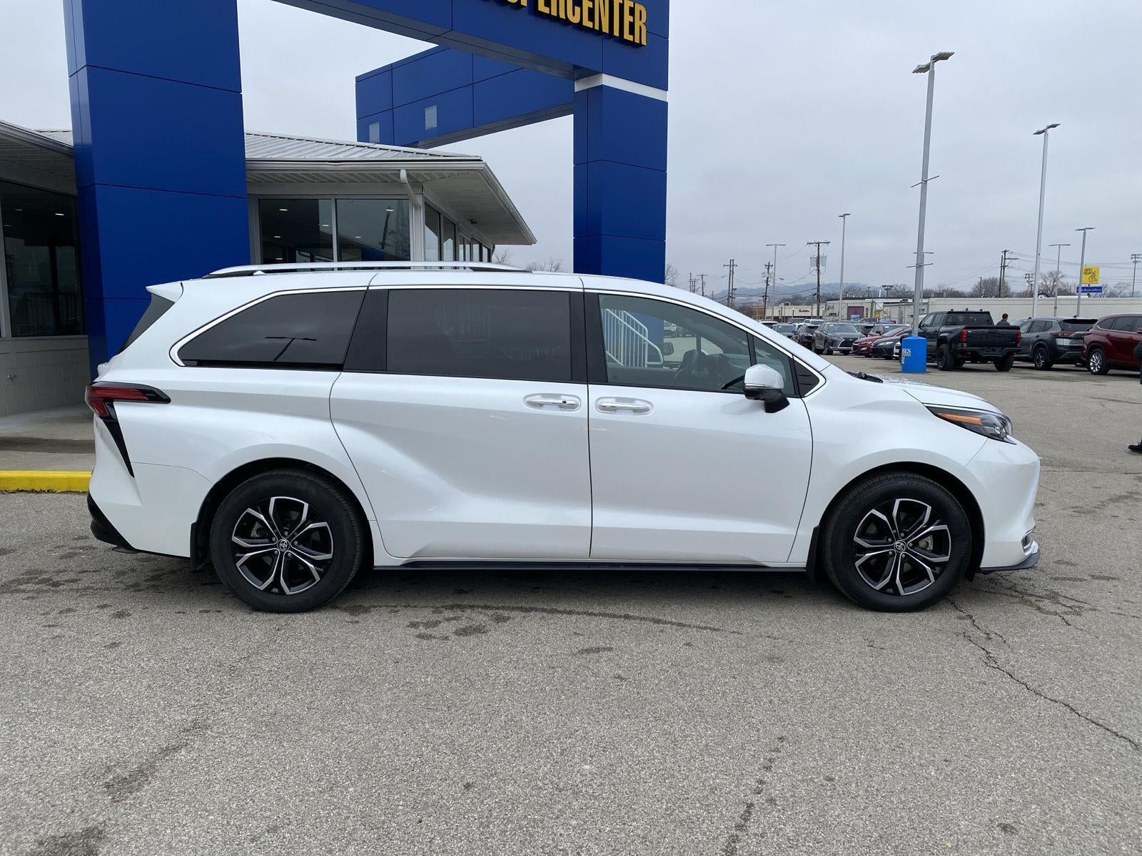 2025 Toyota Sienna Platinum