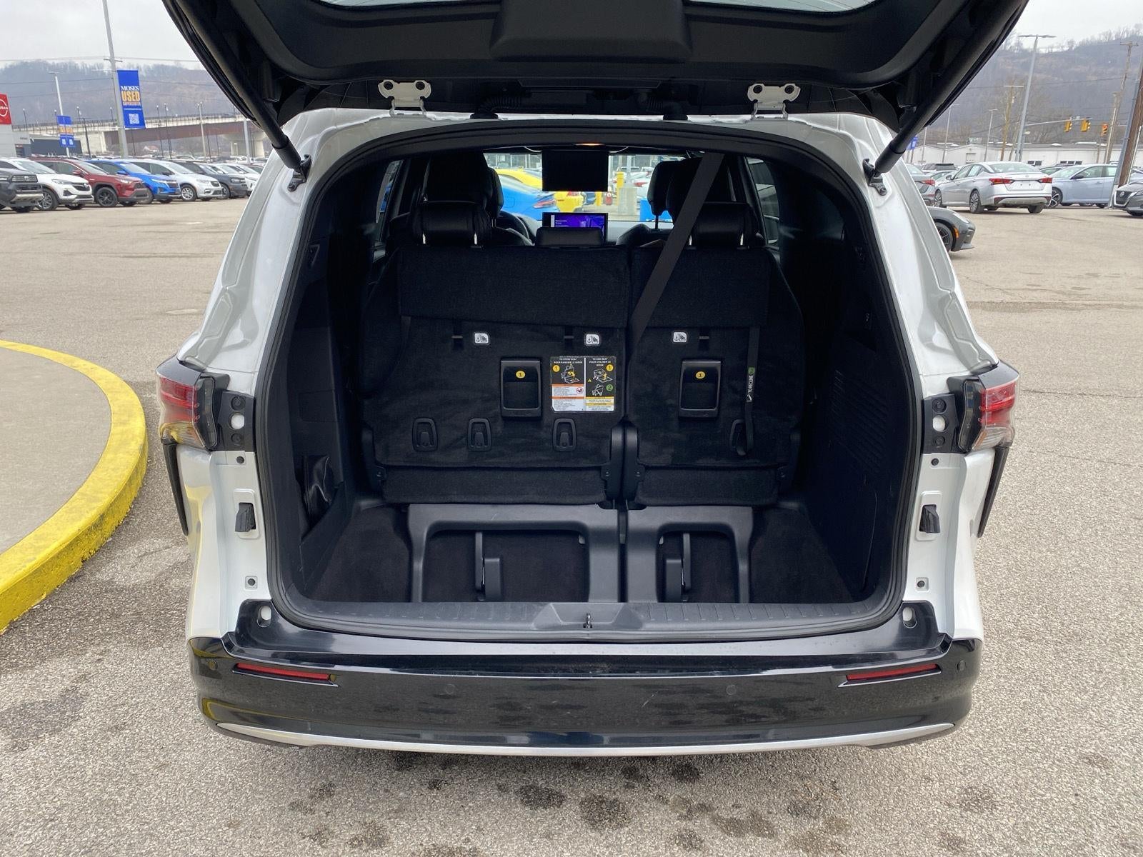 2025 Toyota Sienna Platinum