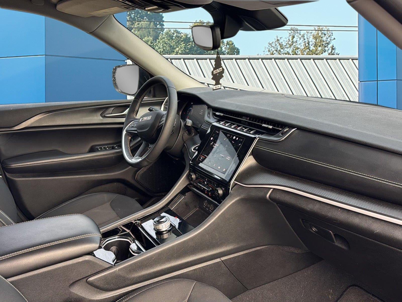 2023 Jeep GRAND CHEROKEE L Base