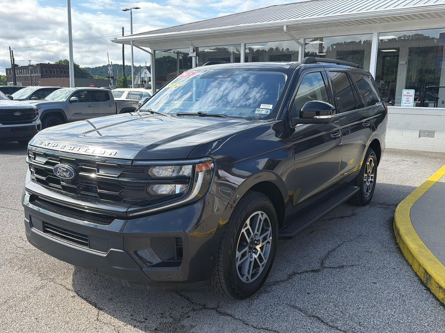 2025 Ford EXPEDITION ACTIVE Base