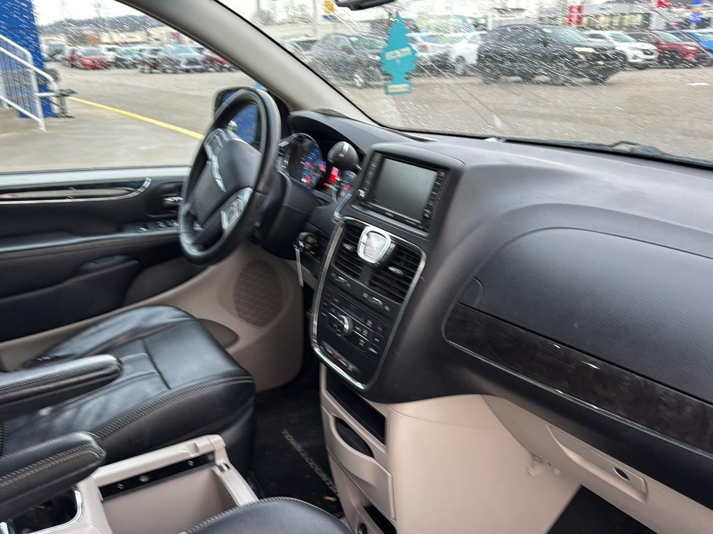 2013 Chrysler Town & Country Touring