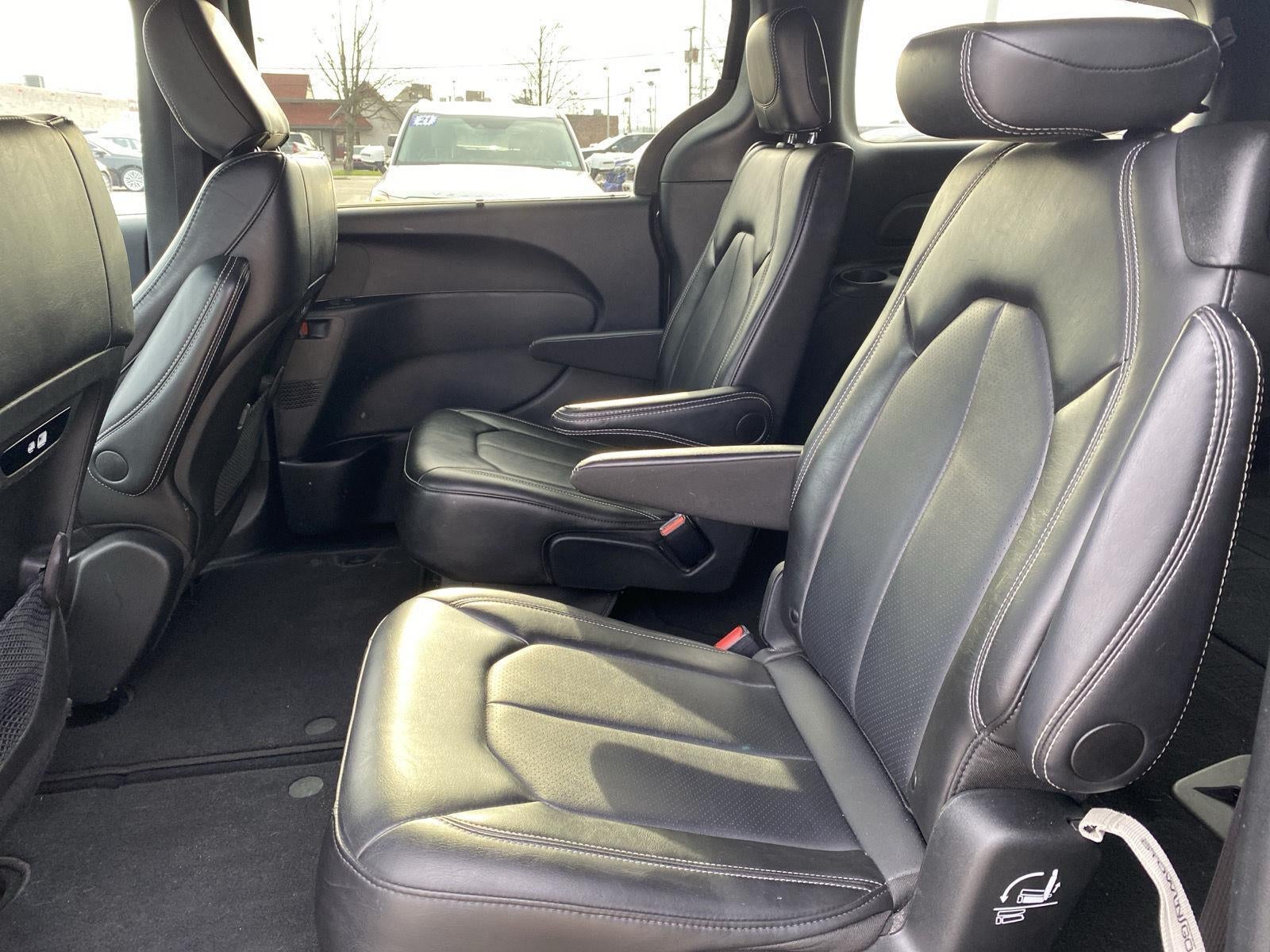 2025 Chrysler Pacifica Select