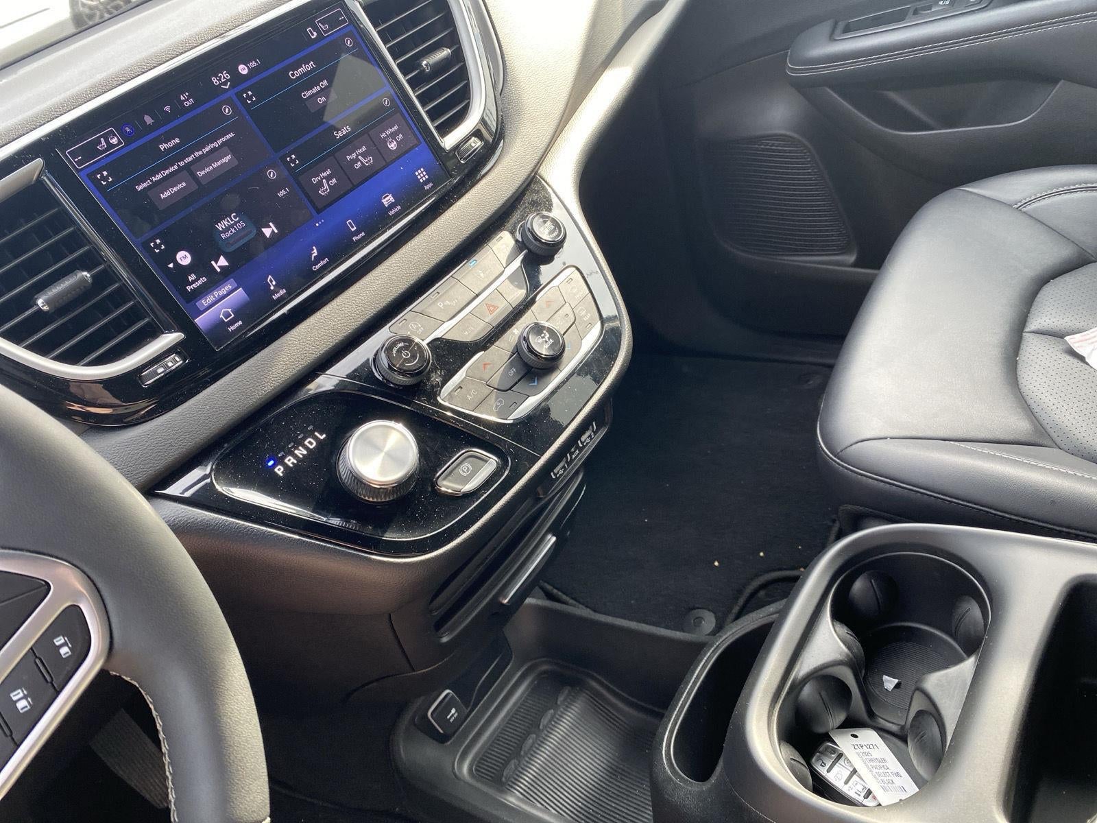 2025 Chrysler Pacifica Select