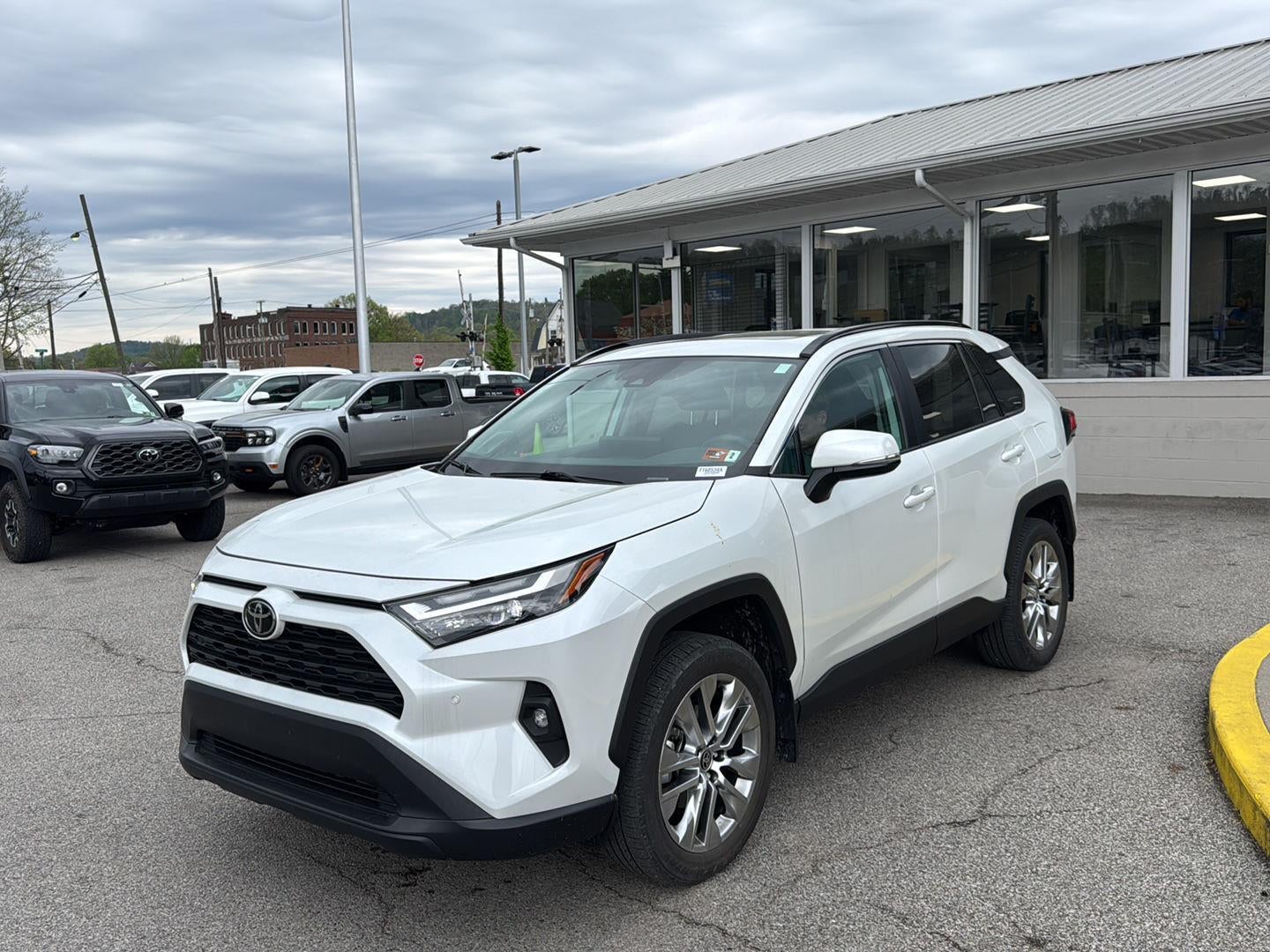 2023 Toyota RAV4 XLE Premium