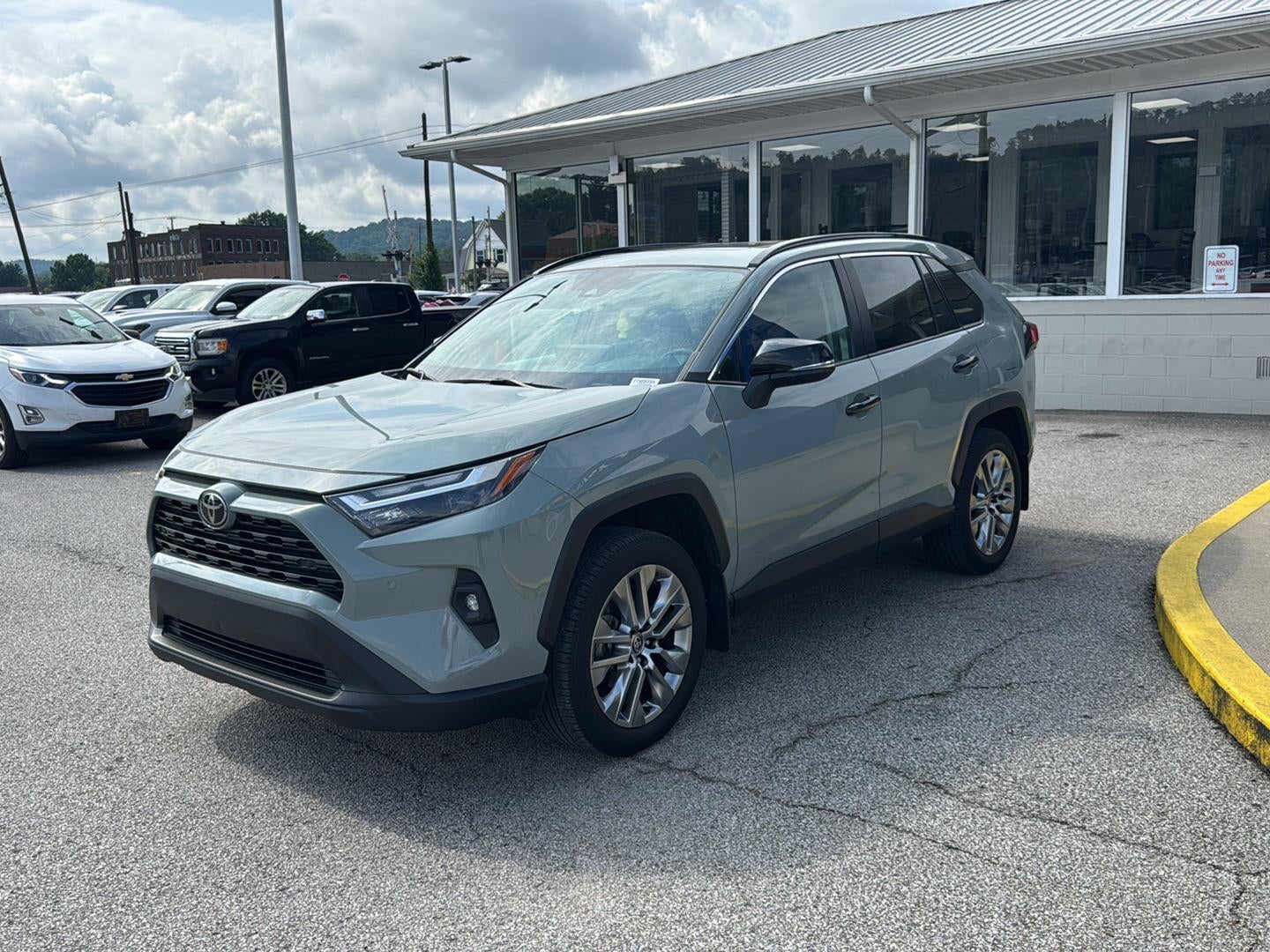 2023 Toyota RAV4 XLE Premium