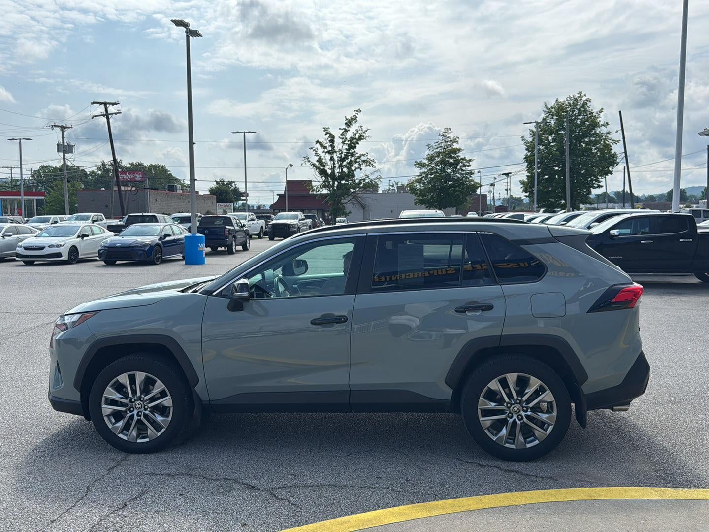 2023 Toyota RAV4 XLE Premium