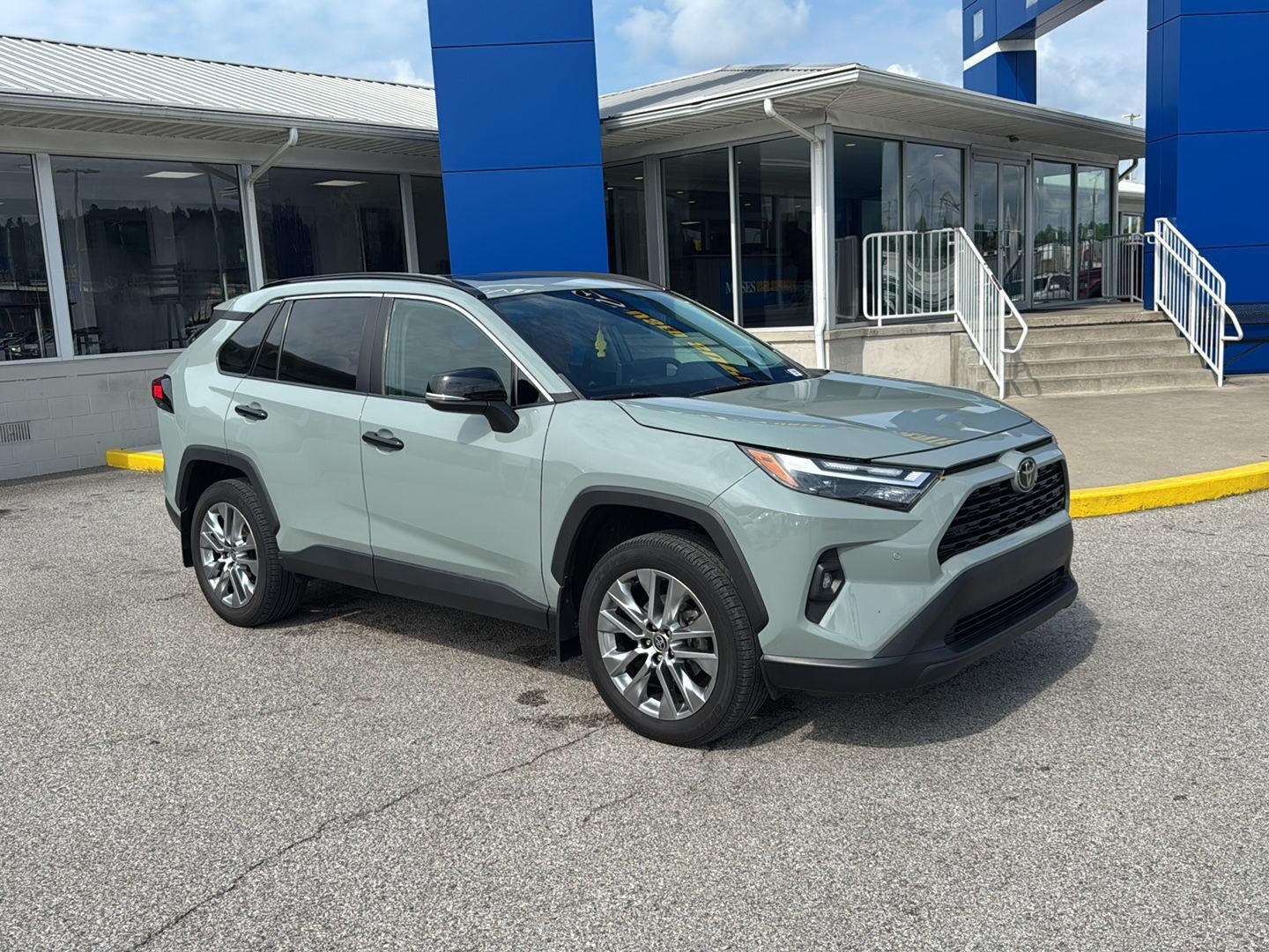 2023 Toyota RAV4 XLE Premium