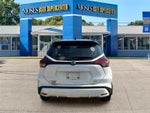 2022 Nissan Kicks SR