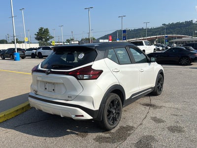 2022 Nissan Kicks SR