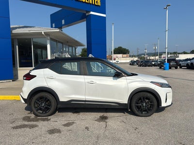 2022 Nissan Kicks SR