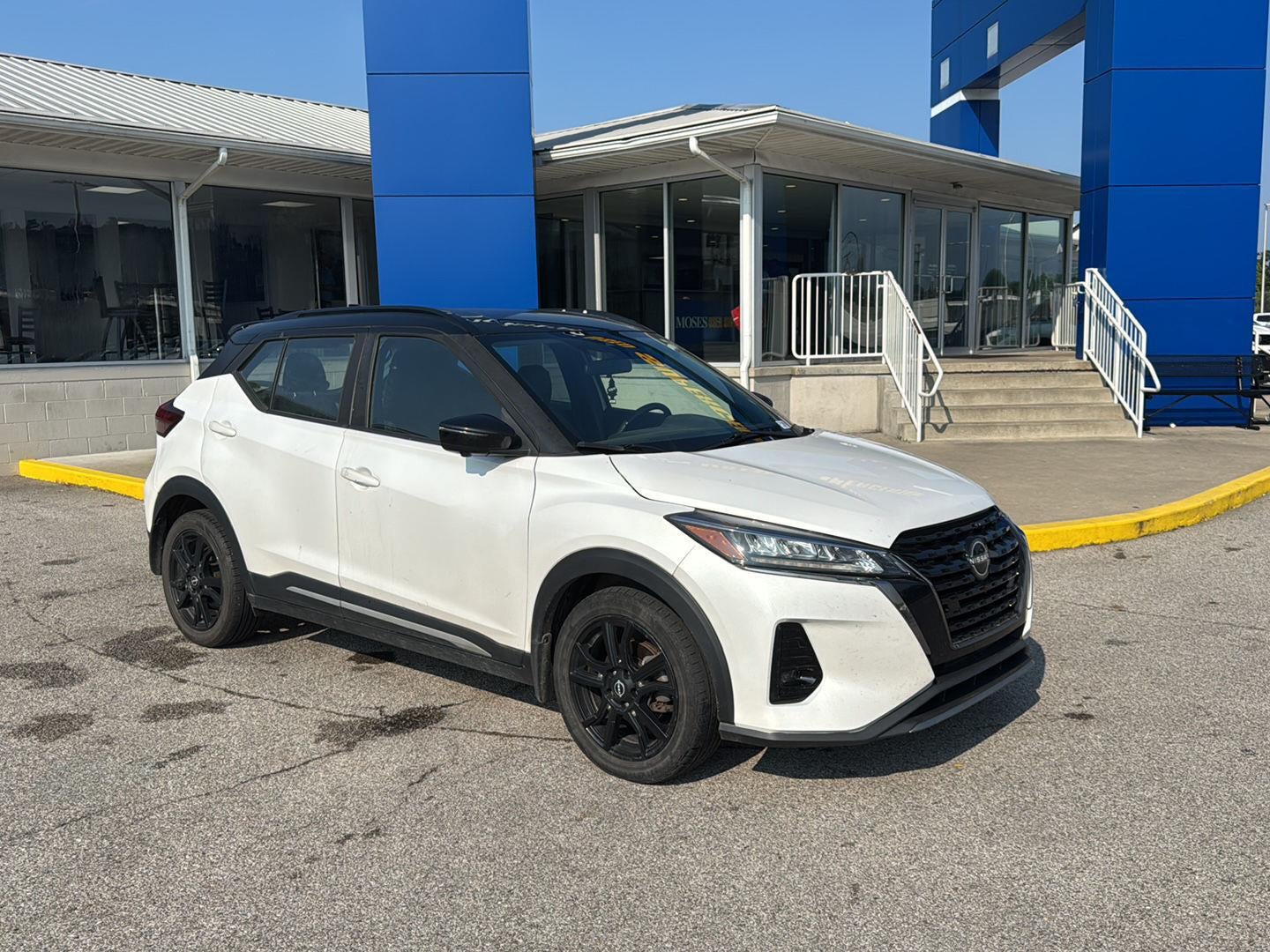 2022 Nissan Kicks SR