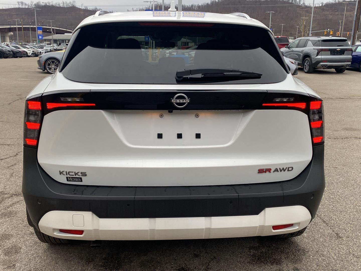 2025 Nissan Kicks SR