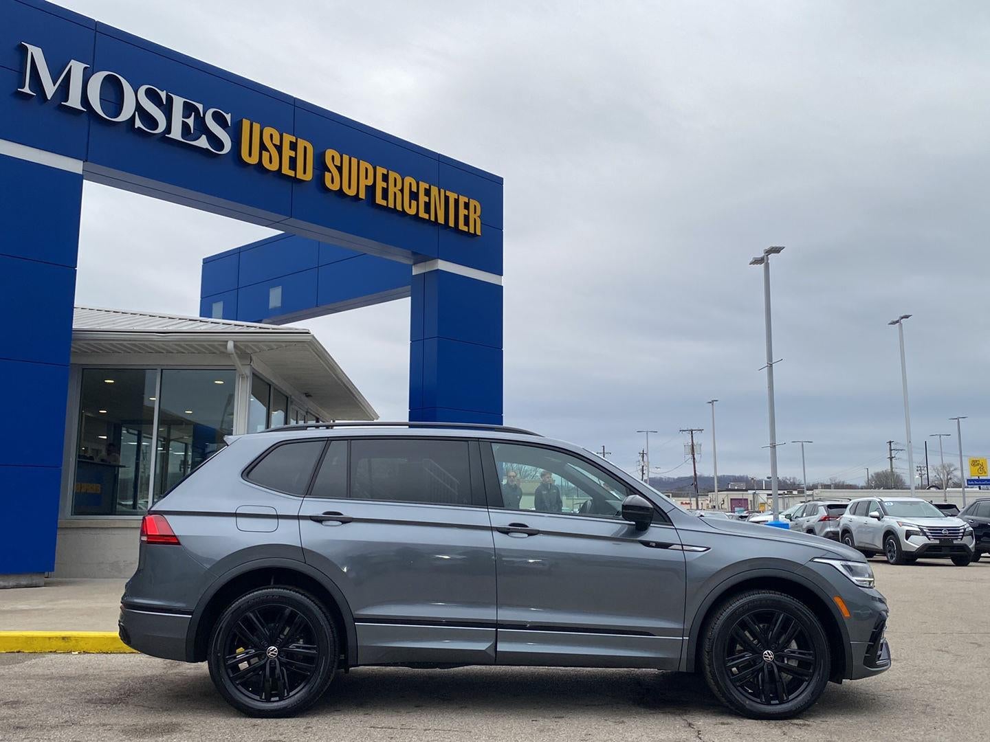 2022 Volkswagen Tiguan SE R-Line Black