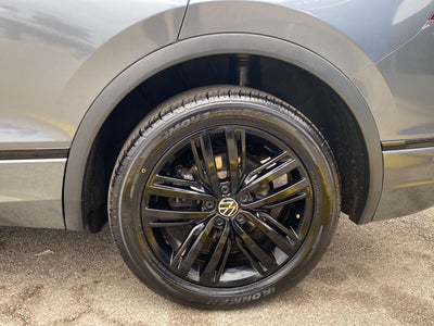 2022 Volkswagen Tiguan SE R-Line Black