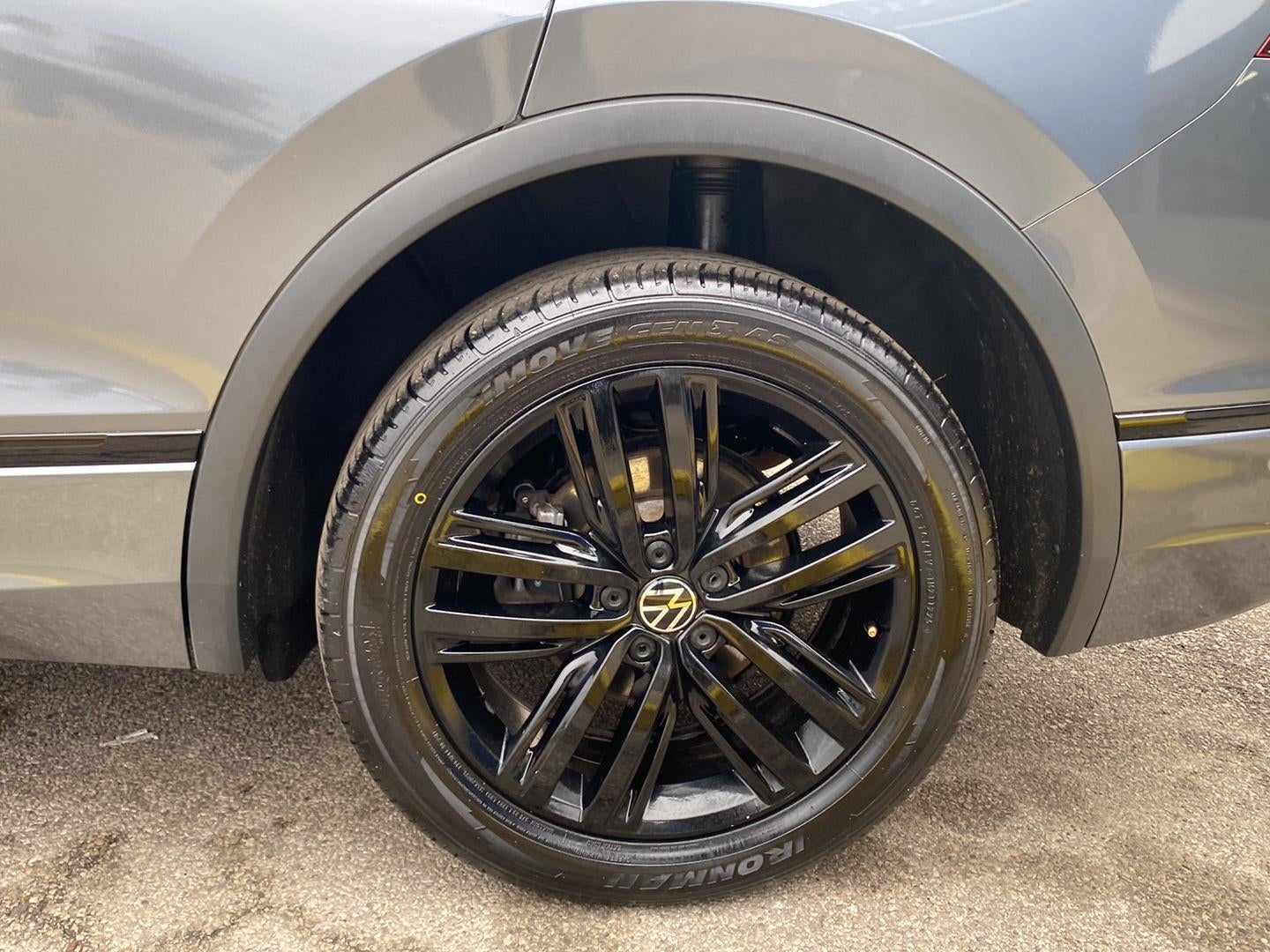 2022 Volkswagen Tiguan SE R-Line Black