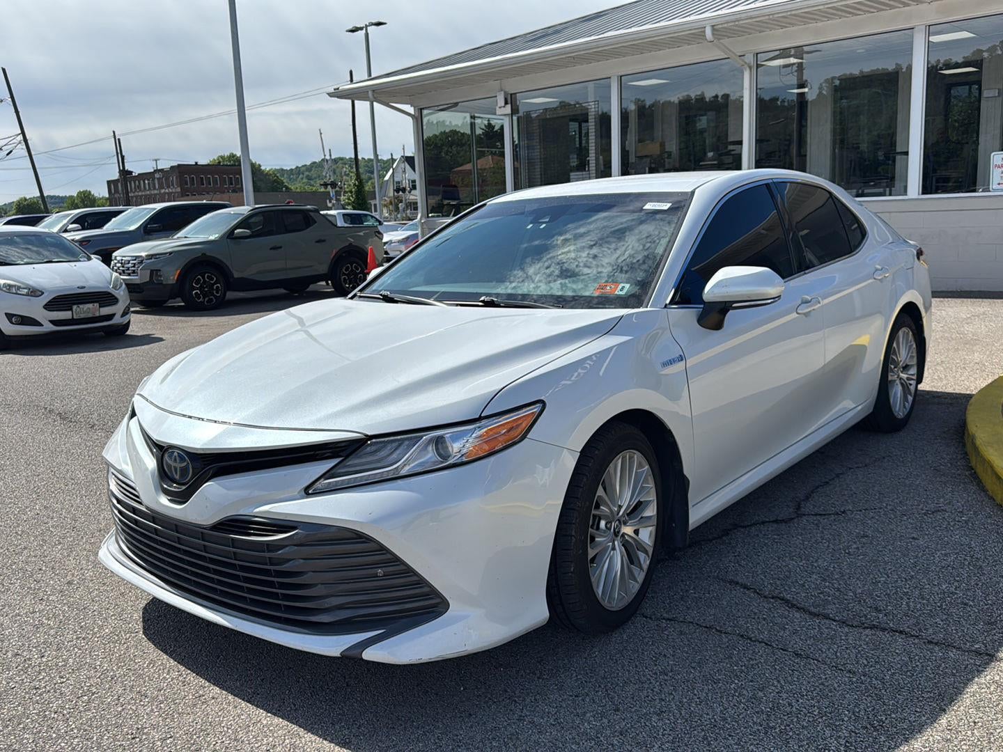2020 Toyota Camry Hybrid XLE