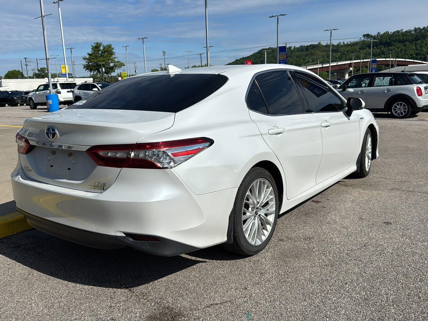 2020 Toyota Camry Hybrid XLE