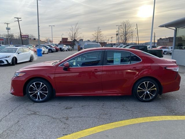 2020 Toyota Camry SE