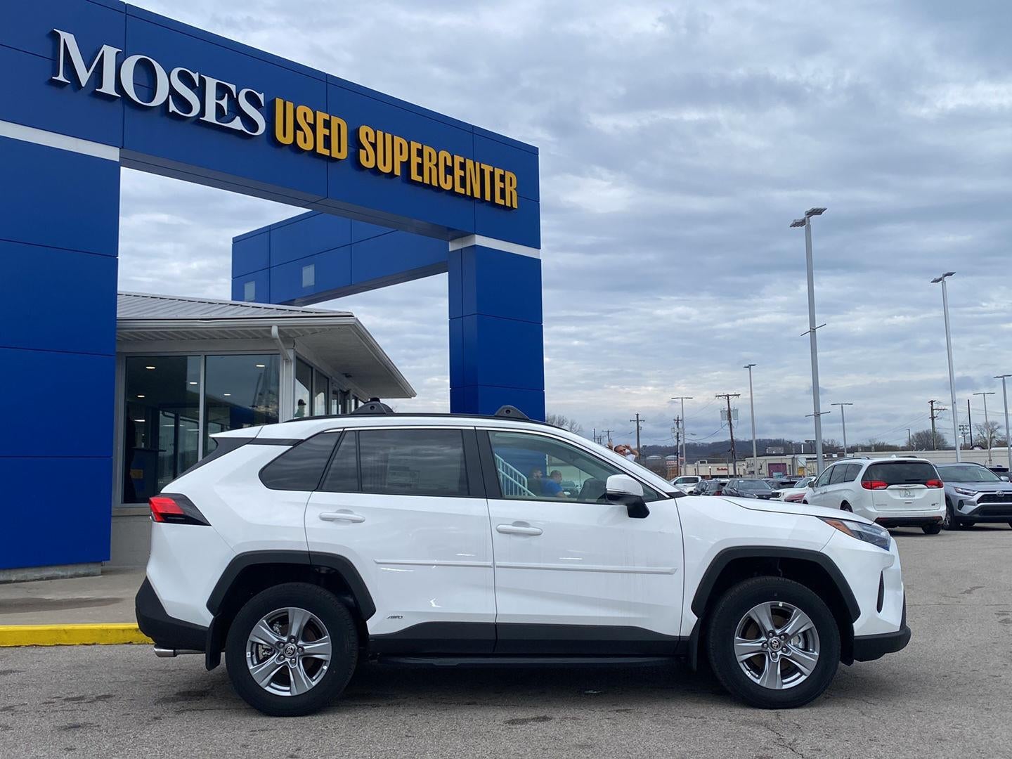 2025 Toyota RAV4 Hybrid XLE