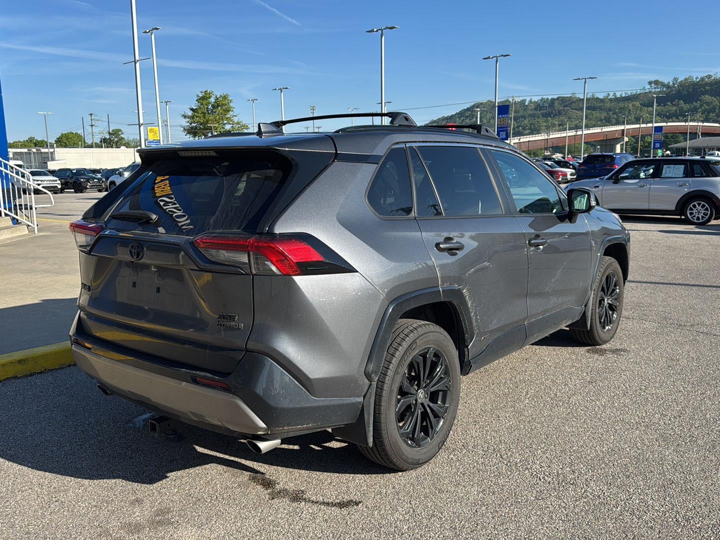 2022 Toyota RAV4 Hybrid SE