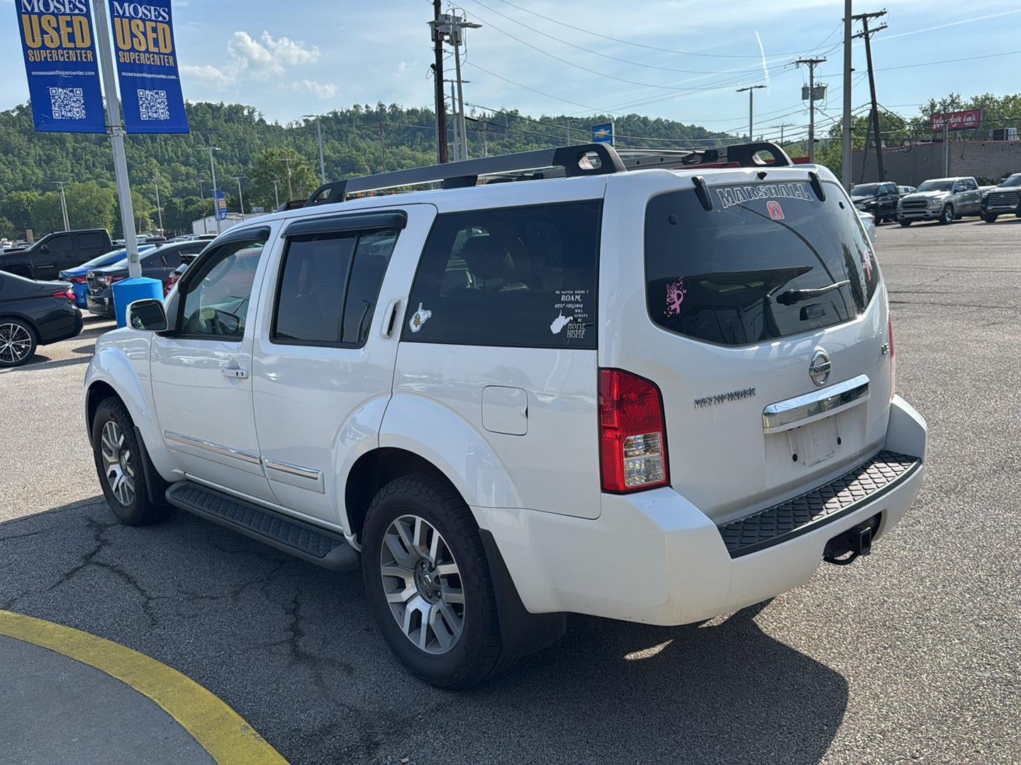 2011 Nissan Pathfinder LE