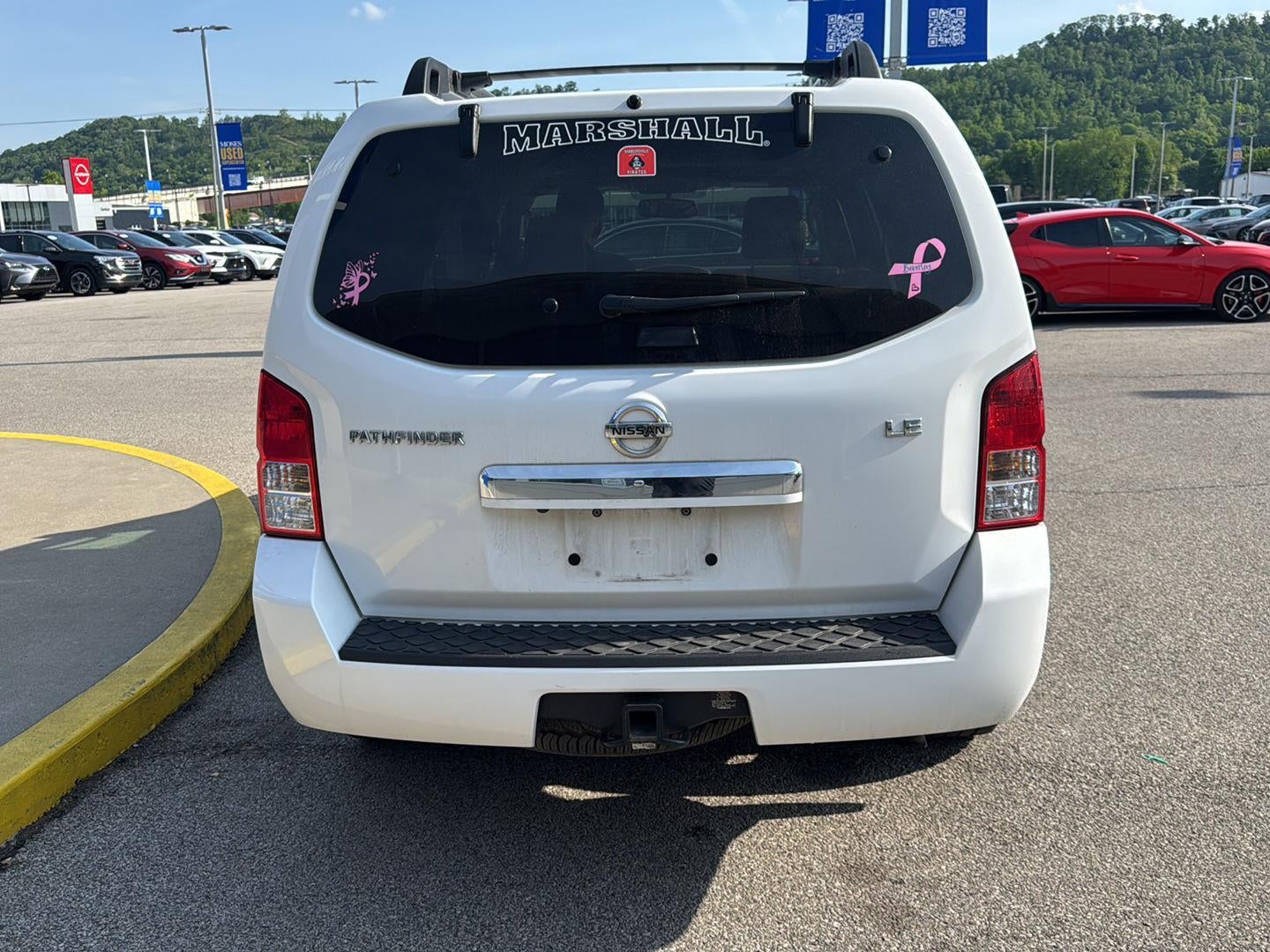 2011 Nissan Pathfinder LE