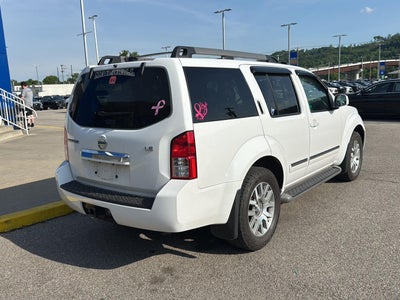 2011 Nissan Pathfinder LE