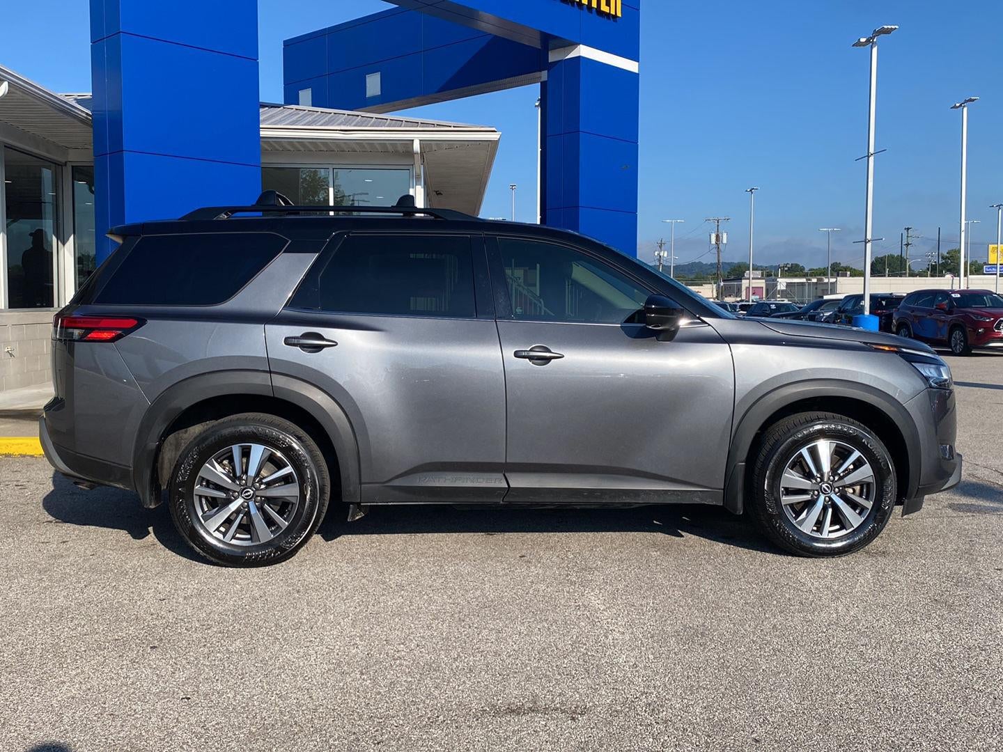 2024 Nissan Pathfinder SL
