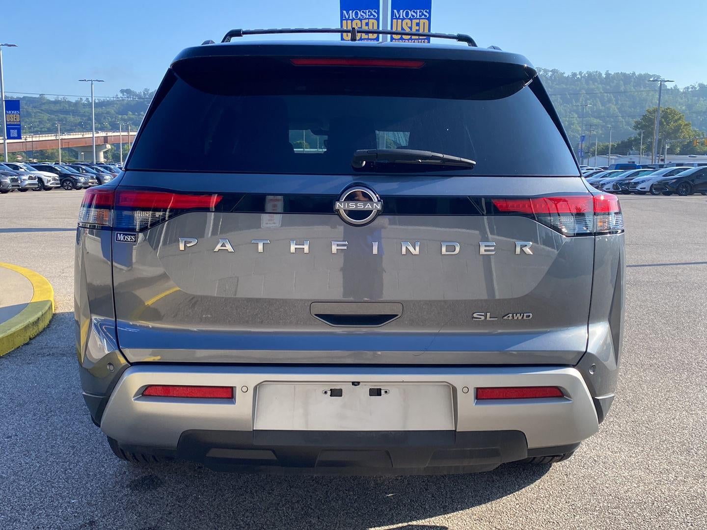 2024 Nissan Pathfinder SL