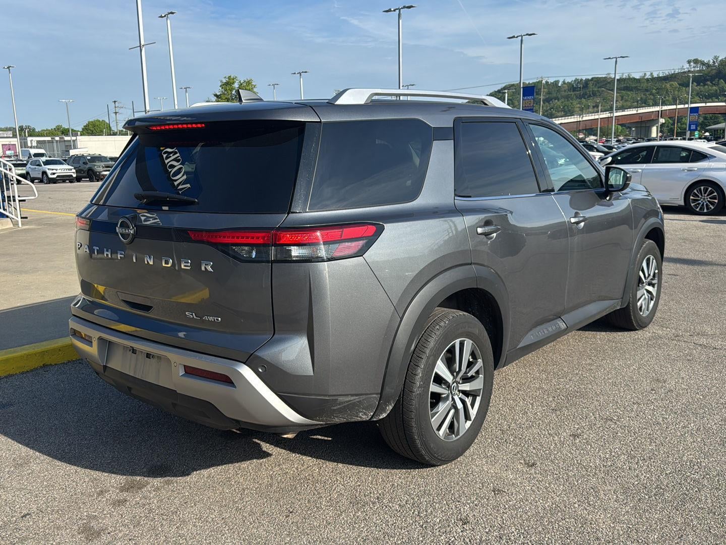 2025 Nissan Pathfinder SL