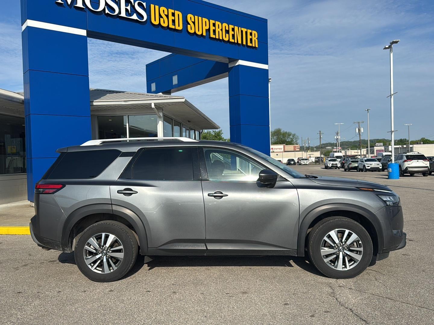 2025 Nissan Pathfinder SL