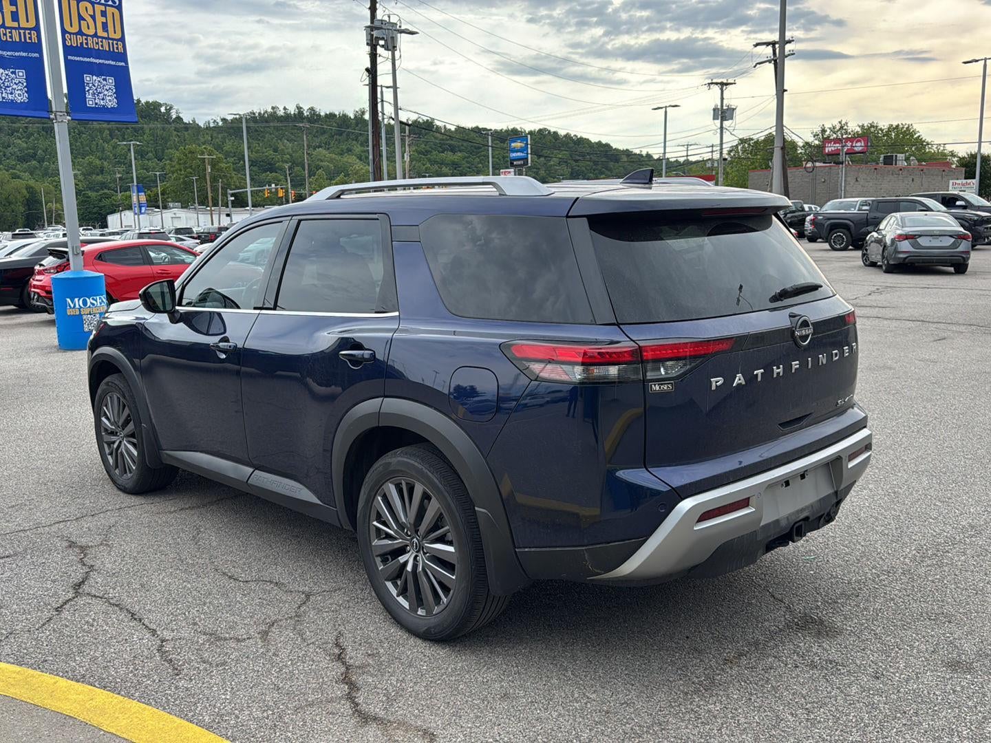 2024 Nissan Pathfinder SL