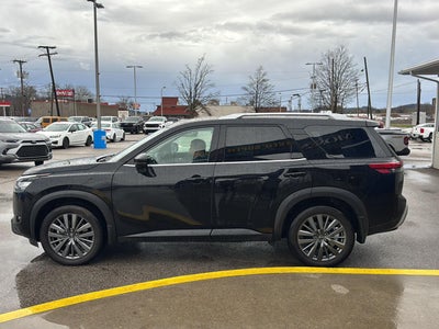 2025 Nissan Pathfinder SL