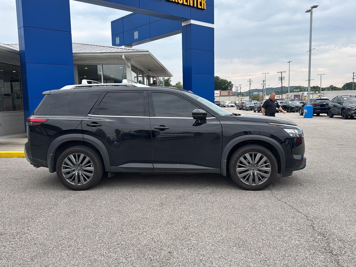 2025 Nissan Pathfinder SL